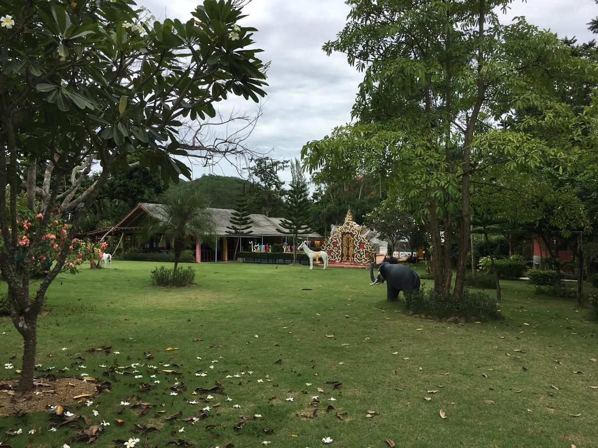 Baanraisooksangchan Kaeng Kachan Bagian luar foto