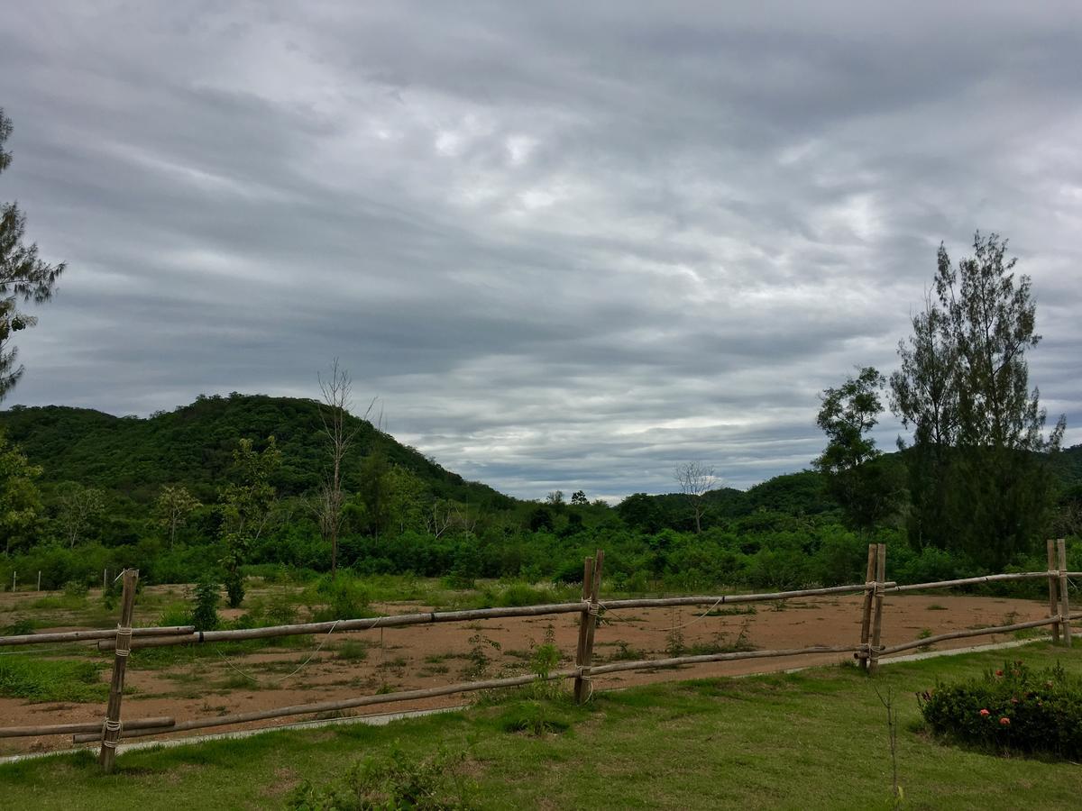 Baanraisooksangchan Kaeng Kachan Bagian luar foto
